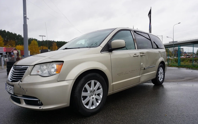 Chrysler Town &amp; Country cena 26990 przebieg: 247000, rok produkcji 2014 z Gdańsk małe 121